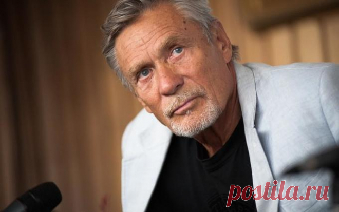 Как русский актер Александр Михайлов иеговистов проучил. 


«Иеговисты подарили моему сыну – ему тогда было 20 лет – Библию. Я не сказал бы, что он был втянут в секту. Произошла у них случайная встреча где-то на Тверской. Свидетели Иеговы пригласили его в п…