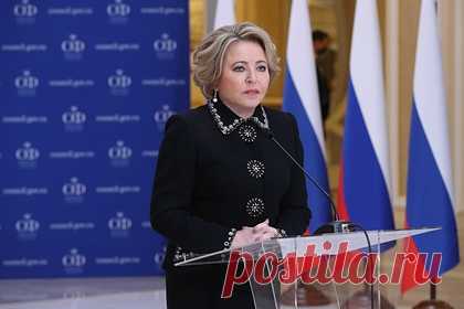 Матвиенко назвала цель российской армии в Донбассе. Спикер Совета Федерации Валентина Матвиенко заявила, что использование Вооруженных сил России за рубежом будет направлено на установление мира в Донбассе и недопущение обстрелов мирных граждан. По ее словам, решение о согласии на использование ВС РФ нацелено на прекращение кровопролитной гражданской войны.