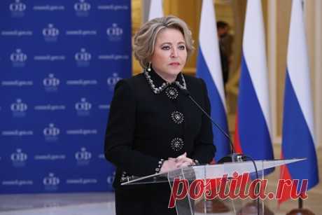 Матвиенко назвала цель российской армии в Донбассе. Спикер Совета Федерации Валентина Матвиенко заявила, что использование Вооруженных сил России за рубежом будет направлено на установление мира в Донбассе и недопущение обстрелов мирных граждан. По ее словам, решение о согласии на использование ВС РФ нацелено на прекращение кровопролитной гражданской войны.