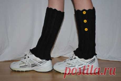 leg warmers, for slim women,  teenager, hand crochet, black accessories, crochet gaiters, handmade gift Discover the comfort and warmth of beautiful leg warmers. Perfect for all of your autumn and winter activities: walking, running, hiking, cross-country skiing, camping or simply staying warm indoors! You can wear these over your leggings or tights.  High: 27cm (11 inches)  Wide calf: 26-30 cm (10-12 inches)  Color: Black Matirial: 50%wool 50%acrylic  Hand wash in cold wa...