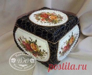 Наш творческий вечер вместе с Юлией Валько закончился! Вчера Вы вместе с нашей гостьей создавали шкатулку под названием “Валентинка”! Такому подарку будет рад каждый, независимо от того, праздничный или обычный это день! 

А теперь разрешите представить Вам мастер-классы, которые подготовила для Вас Юлия http://www.mastersecrets.ru/decoupage/february/master..

НОВИНКА! Видео мастер-класс Шкатулка 