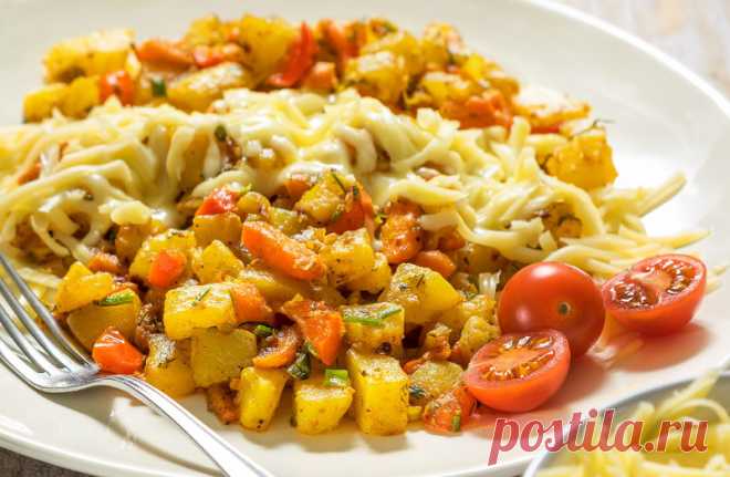 Овощное рагу с сыром.
Отличный рецепт ароматного рагу из кабачков, картофеля, лука, сладкого перца, моркови с карри, паприкой и зеленью. При подаче вкуснейшее рагу посыпаем тертым сыром.