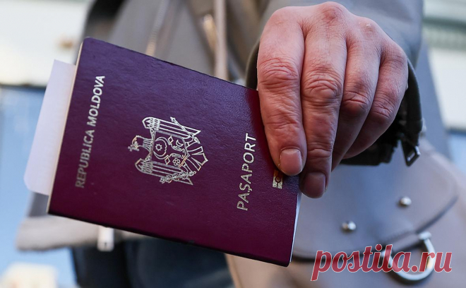 Молдавские силовики решили проверить «вывоз» избирателей из России. В стране проходит второй тур выборов президента. Полиция заявила об «убедительных доказательствах» организованной перевозки избирателей как за границу, так и по стране. БелТА сообщало о прибытии молдаван из Москвы в Минск