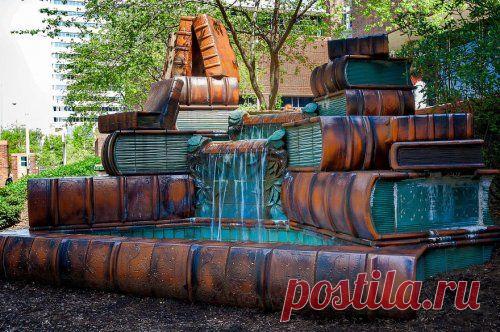Книжный фонтан у Главной библиотеки Цинциннати