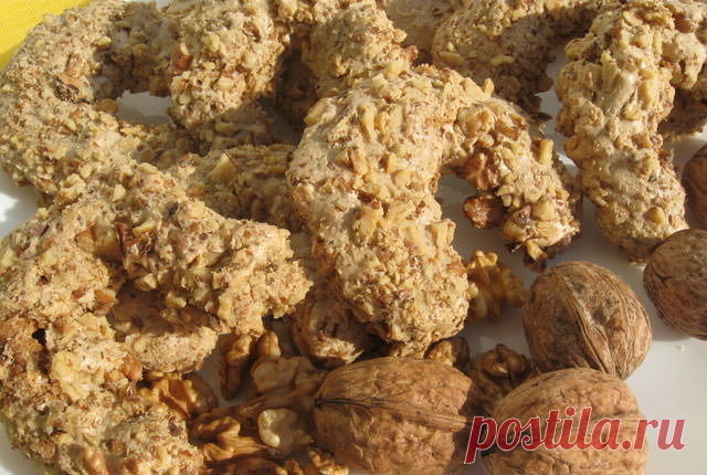 Posne orasnice - Recept | POSNAJELA.RS Sastojci za posne orasnice: 300 g mlevenih oraha 250 g posnog margarina, 600 g šecera u prahu, 300 g brašna, 1 prašak za pecivo. Posne orasnice se pripremaju na sledeći način: Sjediniti rukom šećer u prahu i margarin. Zatim dodati mlevene orahe, brašno i prašak za pecivo. Smesu mesiti dok ne počne da se odvaja od posude. Puniti do pola kalupe za orasnice ili modlice za kiflice i staviti da se peku 10 minuta na temperaturi od 160 stepe...