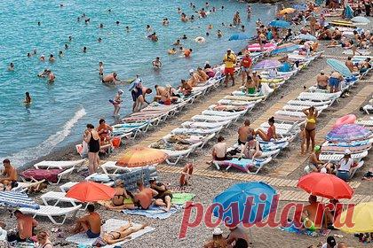 Молодого россиянина осудят за домогательства к загорающей девушке на пляже. Балаклавский районный суд Севастополя рассмотрит дело ранее судимого 24-летнего жителя Ялты, обвиняемого в домогательствах к девушке. Утром 1 сентября потерпевшая в одиночестве загорала на пляже «Яшмовый». Тогда фигурант подошел к ней и начал приставать. Уточняется, что они не были ранее знакомы.