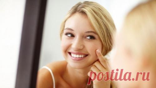 Омолаживающие маски для лица. Омолоди кожу лица за 15 минут. Делай омолаживающие маски для лица 2-3 раза в неделю. Лучшие маски для лица. 1. маска из овсяных хлопьев. 3-4 ст. Ложки хлопьев залей горячим молоком или сливками. Получ...