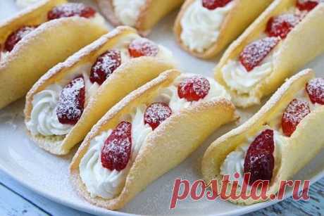 Потрясающие бисквитные пирожные с клубникой