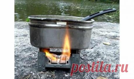 Самодельная карманная туристическая печка, которой пользовались ещё во время войны  Такая миниатюрная и компактная карманная печь может быть незаменимым предметом на рыбалке, в походе или на охоте.Внешне и по габаритам она здорово