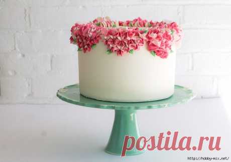 Очень красивый весенне- цветочный тортик. Мастер класс по оформлению торта кремовыми цветами.