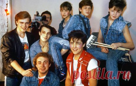 А &quot;Белые розы&quot; чьи? История скандала вокруг прав на хиты &quot;Ласкового мая&quot;. 24 ноября продюсер &quot;Ласкового мая&quot; Андрей Разин был объявлен в межгосударственный розыск по делу о мошенничестве в особо крупном размере. Случившееся — последний виток скандала вокруг авторских прав на главные хиты группы. О том, как Разин обманул участников первого советского бойз-бенда и как общими усилиями Юрия Шатунова и Сергея Кузнецова удалось восстановить справедливость, читайте в…