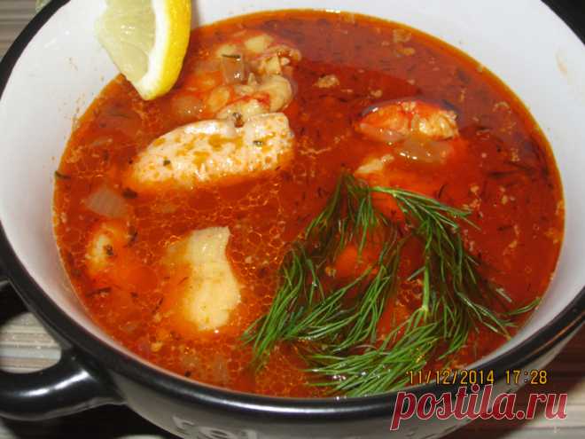 Необычный Рыбный суп Танцы от плиты и до компа!!!

Ингредиенты:Рыбный или куриный бульон 2л,  кальмар (бэби) – 3шт, креветки (сырые) -10шт, мидии –шт на порцию, филе рыбы (белой, например, судака) -500г, фенхе…