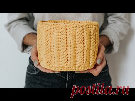 Вязаная корзина крючком Shoddi. Простой и плотный узор по кругу