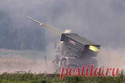 Российская артиллерия уничтожила пункты дислокации ВСУ расчетом «Торнадо-Г». Российские артиллеристы с помощью реактивной системы залпового огня (РСЗО) «Торнадо-Г» уничтожили пункты временной дислокации бойцов ВСУ на купянском направлении. Реактивный взвод 1-й гвардейской танковой армии уничтожил до взвода живой силы противника, сообщили в Минобороны РФ.