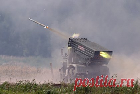 Российская артиллерия уничтожила пункты дислокации ВСУ расчетом «Торнадо-Г». Российские артиллеристы с помощью реактивной системы залпового огня (РСЗО) «Торнадо-Г» уничтожили пункты временной дислокации бойцов ВСУ на купянском направлении. Реактивный взвод 1-й гвардейской танковой армии уничтожил до взвода живой силы противника, сообщили в Минобороны РФ.