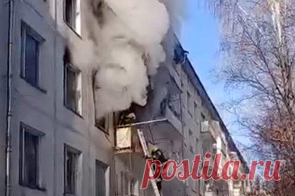 Женщина погибла при пожаре в московской многоэтажке. Один человек погиб в результате пожара в жилом доме на западе Москвы. ЧП произошло в многоэтажном здании на улице Родниковая. «По предварительной информации, возгорание произошло в одной из квартир. В ходе тушения пожара обнаружено тело женщины», — говорится в заявлении ведомства.