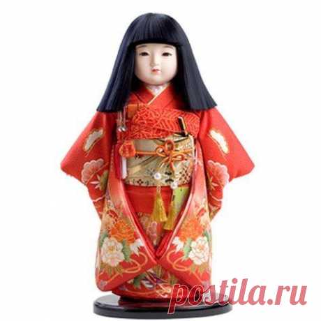 Ichimatsu (市 松 人形) - традиционные японские куклы, которые изображают маленьких мальчиков и девочек, одетых в кимоно. Они имеют стеклянные глаза и телесного цвета лица.