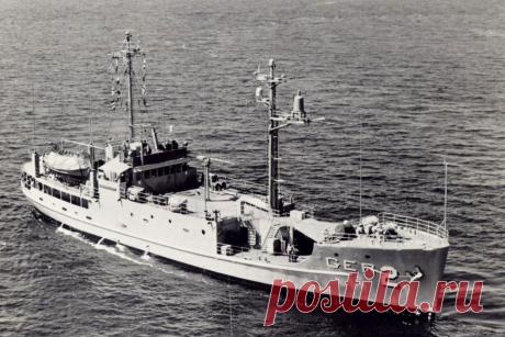 Позор «Пуэбло». Как американский флот испытал самое большое унижение | Чёрт побери Разведывательная миссия у берегов Кореи в 1968 году обернулась для американского корабля пленом и скандалом.  Непобедимая армада Военно-морской флот является гордостью США, инструментом проведения внешней политики и укрепления своих интересов во всём мире. Мощные авианосные группы, атомные подводные лодки, эсминцы, оснащённые по последнему слову техники — казалось бы, тягаться с этой силой н...