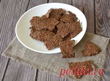 ​Полезные флаксы (чипсы) из семян льна Ингредиенты:Семена льна &mdash; 100 гВода &mdash; 110–120 млСоль &mdash; 1 щепоткаАроматные травы &mdash; 1 ч. л.Семена кунжута &mdash; 2 ч. л.Приготовление:1. Залейте семена льна водой и оставьте настаиваться на 15–20 минут. За это время семена разбухнут, появится слизь, так и должно...