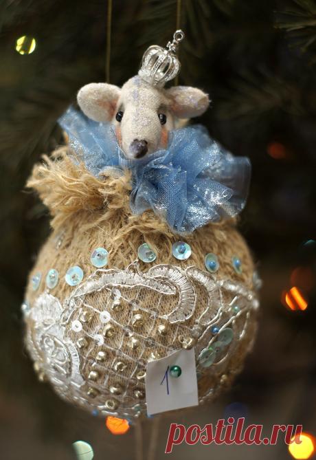 Елочные игрушки: Новогодний шар мышка символ года – заказать на Ярмарке Мастеров – JOMBORU | Елочные игрушки, Москва Заказать Елочные игрушки: Новогодний шар мышка символ года в интернет-магазине на Ярмарке Мастеров, цена: 750 ₽. Товары ручной работы с доставкой по России и СНГ. ✓Описание, фото ✓Отзывы реальных покупателей