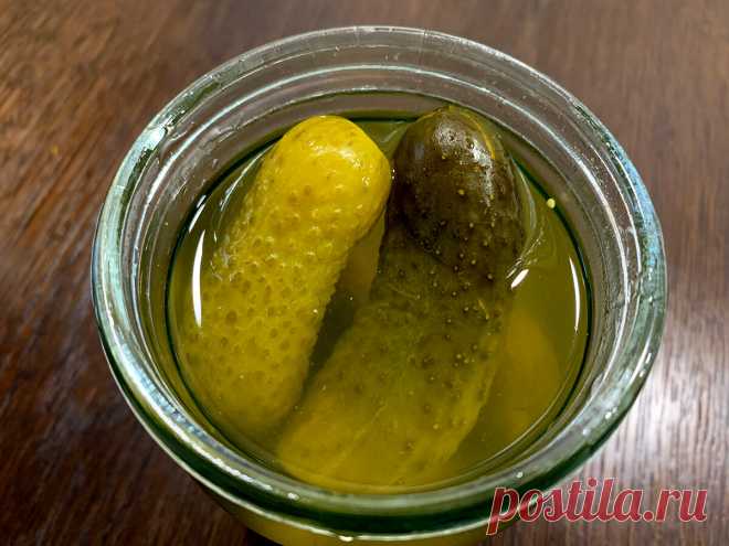 Открыла баночку с маринованными огурцами, а они оказались слишком кислые: вспомнила, как легко исправить вкус (делюсь) | Кухня наизнанку | Яндекс Дзен
