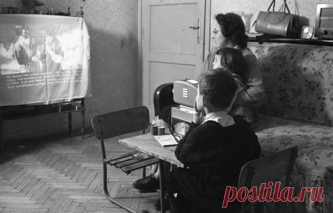 Эту сказку дарили обычная простыня на стене, выключенный свет и простой диапроектор / Назад в СССР / Back in USSR
