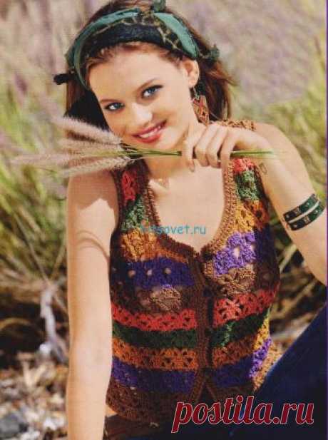 Вязание жилет крючком - Хитсовет Вязание жилет крючком. Вам потребуется: 100 (150) 150 г коричневой и по 50 (100) 100 г лиловой, светло-коричневой, зелёной и оранжево-розовой пряжи Jesse (100% хлопка, 89 м/50 г); 5 металлических пуговиц диаметром 1,5 см; крючок № 4,5.