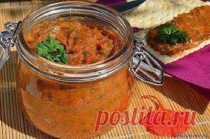 8 рецептов икры 
Икру (не рыбную!) я просто обожаю и готовлю каждый год из всего, что вырастает на даче. И каждый год добавляю новый рецепт. В прошлом году была икра тыквенная «Солнышко».
1. Икра из кабачка «Классическая» 
2. Икра из свеклы пикантная «Ядреная» 
3. Икра из моркови «Золотой запас» 
4. Икра из тыквы сладкая «Солнышко» 
5. Икра из белых грибов «Закусочная» 
6. Икра из огурцов «Пикантная» 
7. Икра из зелёных помидоров «Острая» 
8. Овощная икра «Любимая» 
🔵 1.Икра из кабачка «Клас