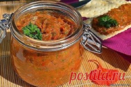 8 рецептов икры 
Икру (не рыбную!) я просто обожаю и готовлю каждый год из всего, что вырастает на даче. И каждый год добавляю новый рецепт. В прошлом году была икра тыквенная «Солнышко».
1. Икра из кабачка «Классическая» 
2. Икра из свеклы пикантная «Ядреная» 
3. Икра из моркови «Золотой запас» 
4. Икра из тыквы сладкая «Солнышко» 
5. Икра из белых грибов «Закусочная» 
6. Икра из огурцов «Пикантная» 
7. Икра из зелёных помидоров «Острая» 
8. Овощная икра «Любимая» 
🔵 1.Икра из кабачка «Клас