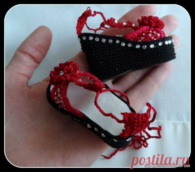 красные босоножки для куклы