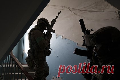 СБУ обвинила в госизмене моряка с единственной украинской подлодки в Крыму. Управление Службы безопасности Украины (СБУ) в Житомирской области предъявило обвинение в госизмене моряку с единственной украинской подлодки «Запорожье», которая осталась в Крыму после присоединения полуострова к России в 2014 году. Приказом Минобороны Украины, моряк лишен офицерского звания и уволен с военной службы.