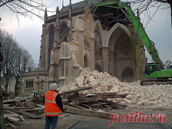 Во Франции началась кампания по сносу христианских церквей