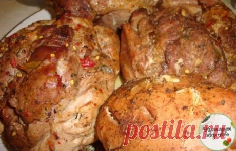 5 ВКУСНЕЙШИХ ВТОРЫХ БЛЮД 
1.Пьяная рулька.
2.Буженина по-домашнему 
!2!етки с картошкой в сметанно-томатном соусе! 
4.Мясные рулетики с картошкой в сливках
5.Курочка в кефире
1.Пьяная рулька.
Ингредиенты:
рулька свиная 1.5 кг
морковь 0.5 шт
шпиговать
зубчик чеснока 5 шт
шпиговать
масло подсолнечное без запаха по вкусу
смесь перцев по вкусу
соль по вкусу
приправы по вкусу по вкусу
горчица острая по вкусу
пиво светлое 500 мл
Приготовление:
Рульку обмыть и обсушить…
Нарезать мо