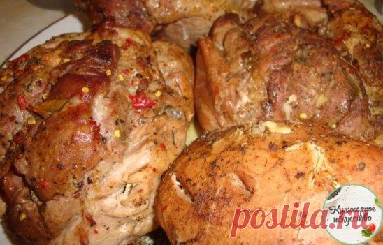 5 ВКУСНЕЙШИХ ВТОРЫХ БЛЮД 
1.Пьяная рулька.
2.Буженина по-домашнему 
!2!етки с картошкой в сметанно-томатном соусе! 
4.Мясные рулетики с картошкой в сливках
5.Курочка в кефире
1.Пьяная рулька.
Ингредиенты:
рулька свиная 1.5 кг
морковь 0.5 шт
шпиговать
зубчик чеснока 5 шт
шпиговать
масло подсолнечное без запаха по вкусу
смесь перцев по вкусу
соль по вкусу
приправы по вкусу по вкусу
горчица острая по вкусу
пиво светлое 500 мл
Приготовление:
Рульку обмыть и обсушить…
Нарезать мо