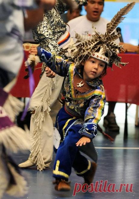 Young Smoke Dancer, Native American    Gettin down! | Precious In HIS Sight | Дым, Танцоры и Индеец
