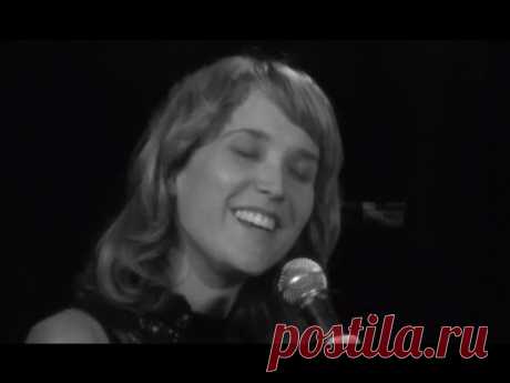 Sarah McKenzie, &quot;Moon River&quot; (Cover) - Live at Monterey Jazz Festival - YouTube
