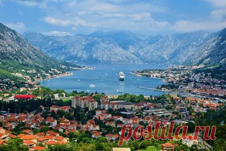 Россиянам стали доступны туры в одну безвизовую страну Европы. Российский туроператор ПАКС начал продавать пакетные туры в Черногорию со стыковкой в Кувейте. Полеты стали доступны россиянам несколько дней назад и уже демонстрируют позитивную динамику. Стоимость летних туров в Черногорию на двоих составит от 160 до 210 тысяч рублей.