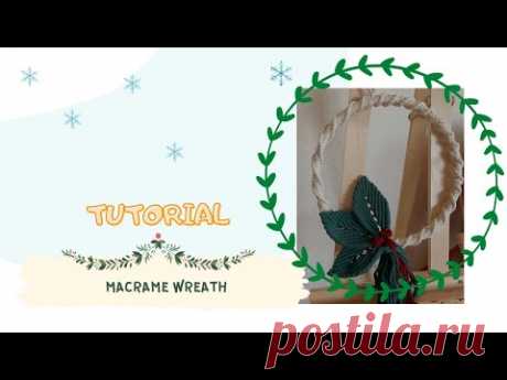 Tutorial Macrame Wreath - YouTube
Делитесь результатами в instagram, буду ждать!

Я использую:
Старые пяльца для вышивания как круглую основу - диаметр 25 см;
Хлопковый шпагат 5 мм - 13,5 метров;
Для ягодок использую хлопковый шнур 2 мм - 2 отрезка по 50 см;
Листья плету из шпагата 4 мм - видео по листьям:
