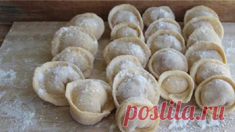 Хватит бездумно бросать пельмени в кипяток! Всю жизнь готовила их неправильно…