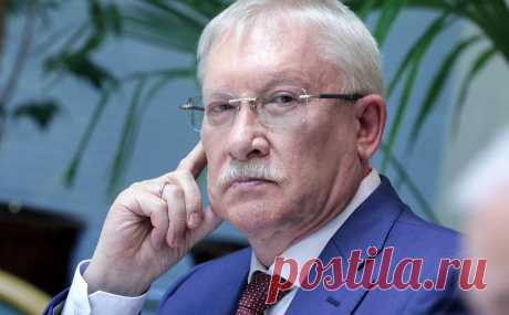 Депутат предложил ограничить россиянам въезд за «подрывную деятельность». По мнению Олега Морозова, в исключительных случаях некоторые конституционные права граждан, в том числе на въезд в Россию и участие в выборах, можно ограничивать по решению суда. Против подобных мер выступал сенатор Андрей Клишас