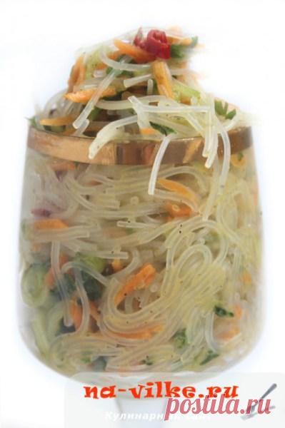 Фунчоза с морковью и огурцом