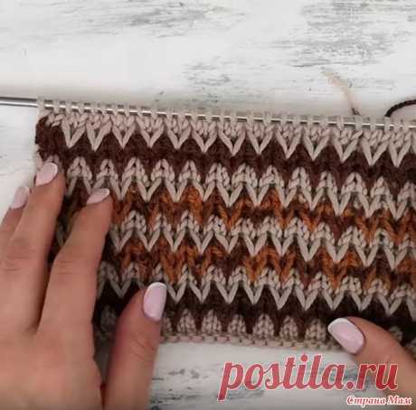 Двухцветный узор спицами “Зигзаги” Девочки, очень понравился узор, делюсь! Симпатичный узор спицами связан из двух видов пряжи: гладкоокрашенной и меланжевой. И так получается еще интересней!