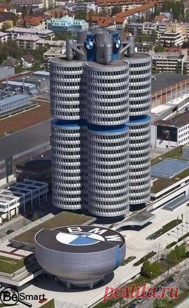Штаб-квартира BMW и здание музея BMW в Мюнхене, Германия
