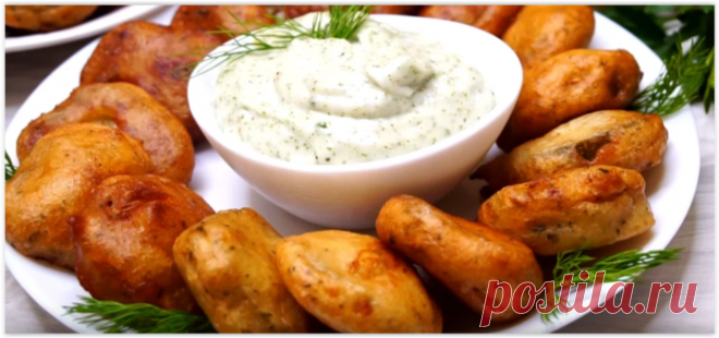 Такое я еще не готовила: Жареные соленые огурцы в кляре! Когда готовила первый раз даже и не думала, что получится очень вкусная закуска, которая хороша, как и в горячем так и холодном виде. Это как раз то самое блюдо, когда хочется чего-нибудь необычного, вкусного и из доступных продуктов.  Рецепт:  Огурцы маринованные -400гр. (3-4шт)  Для кляра: