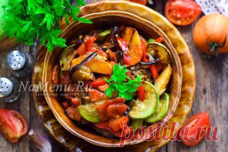 Теперь готовлю только так. Овощное рагу с кабачками, баклажанами и картошкой
Ингредиенты:
- кабачки - 1 шт.;
- баклажаны – 1 шт.;
- картофель – 3 шт.;
- сладкий перец – 1 шт.;
- помидоры – 2 шт.;
- чеснок – 2 зубка;
- лук – 1 шт.;
- морковь – 1 шт.;
- масло растительное – 70 мл;
- соль, перец – по вкусу
Баклажаны и кабачки нарезать пластинами
🥕Лук нарезать полукольцами, морковь брусочками
🥔Картофель нарезать брусками, порциями обжарить на растительном масле
Морковь и лук...