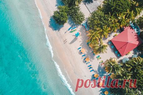 В России придумали способ доставить туристов на Карибы и в Азию. Российские туроператоры прорабатывают организацию пакетных туров на Карибы и в Юго-Восточную Азию через турецкую Анталью. По словам вице-президента Альянса туристических агентств России (АТА) Алексана Мкртчяна, такой авиамаршрут является самым дешевым и практически единственным способом добраться до курортов.