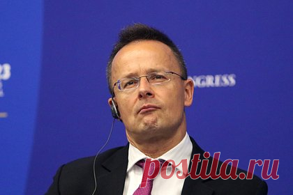 В НАТО впервые похвалили правительство Венгрии. На заседании глав МИД стран НАТО впервые в позитивном ключе заявили, что в Венгрии сильное правительство, ранее его всегда называли угрозой и свидетельством «диктатуры». Об этом министр иностранных дел и внешнеэкономических связей Венгрии Петер Сийярто рассказал журналистам по итогам первого дня заседания.