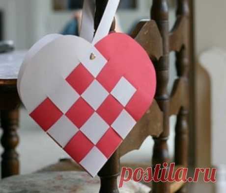 Плетеные сердечки из бумаги