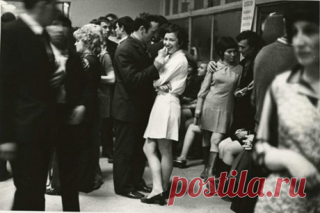 Советская молодежь 60-х: комсомол, целина, твист... | ИСТОРИЯ РОССИИ В ФОТОГРАФИЯХ | Яндекс Дзен