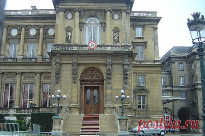 Стефан Сежурне занял пост главы МИД Франции. Сежурне сменил на посту министра иностранных дел Катрин Колонну.